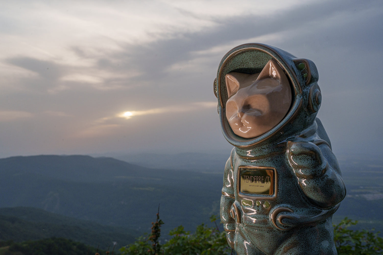 Urn for Ashes Astronaut Cat. Handmade Customisable Cat Cremation Urn. Handmade Astronaut Art Urn. Keepsake for Ashes by TenderRest.