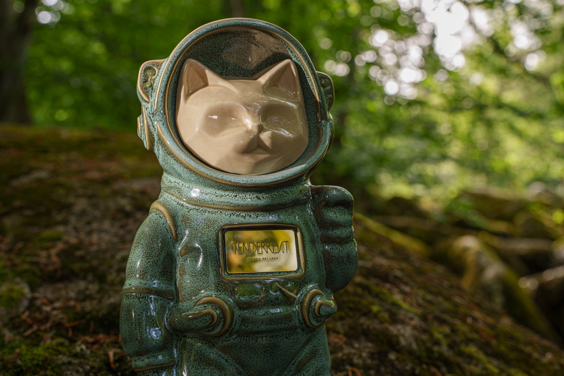 Handmade Customisable Cat Cremation Urn. Handmade Astronaut Art Urn by TenderRest Close Up