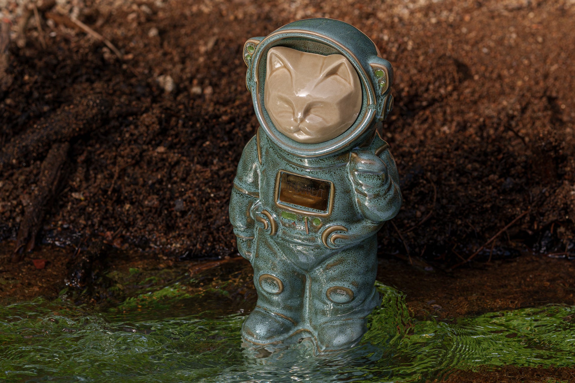 Handmade Customisable Cat Cremation Urn. Handmade Astronaut Art Urn by TenderRest Oily Green Melange Close Up
